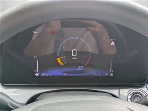 Used 2025 Chevrolet Trax LT FWD image 11