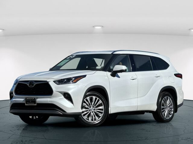 Used 2023 Toyota Highlander Platinum AWD/4WD image 2