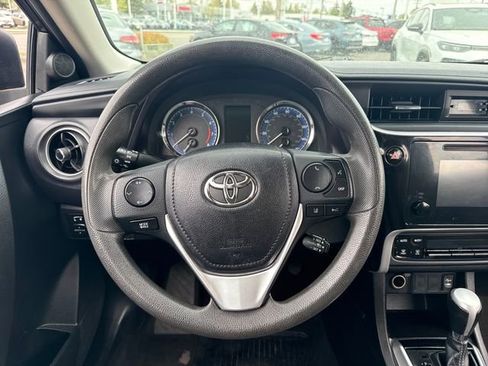 Used 2018 Toyota Corolla LE FWD image 20
