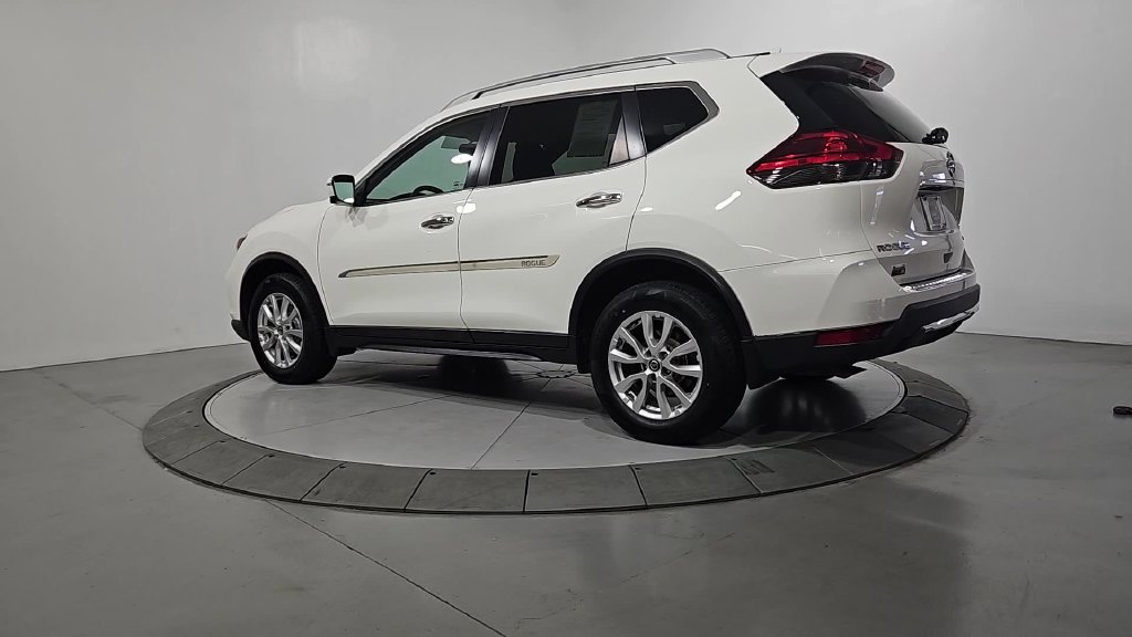 Used 2017 Nissan Rogue SV AWD/4WD image 3