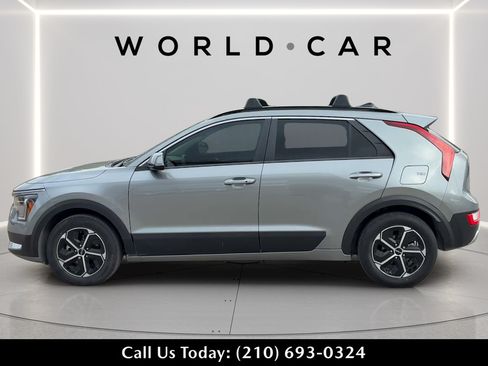 Certified 2025 Kia Niro EX FWD image 4