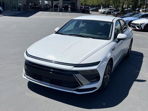 Certified 2026 Hyundai Sonata Blue FWD image 2