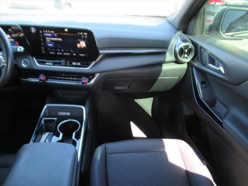 Used 2025 Chevrolet Equinox LT w/ Convenience Package II image 13