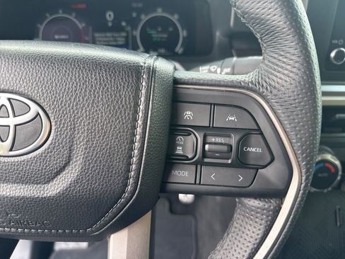 Used 2025 Toyota Tacoma TRD Sport AWD/4WD image 21