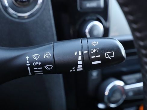 Used 2020 Nissan Rogue SV image 34