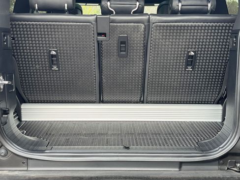 Used 2022 Land Rover Defender 90 V8 image 33