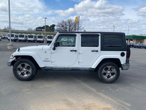 Used 2016 Jeep Wrangler Unlimited Sahara w/ Connectivity Group image 4