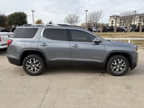 Used 2022 GMC Acadia SLT w/ Preferred Package image 3
