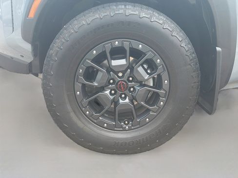 Used 2023 Nissan Frontier PRO-4X w/ Pro-4X Premium Package AWD/4WD image 11
