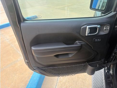 Used 2018 Jeep Wrangler Unlimited Sport S AWD/4WD image 21
