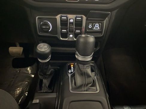 Used 2025 Jeep Wrangler Unlimited Sahara w/ Safety Group AWD/4WD image 61