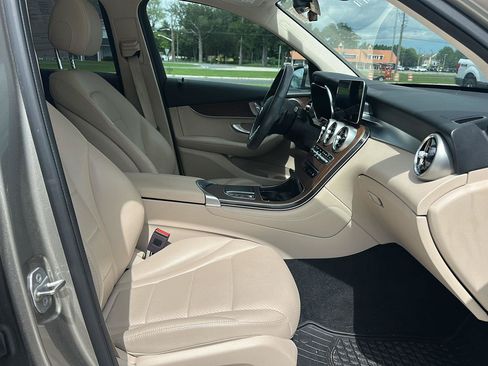 Used 2021 Mercedes-Benz GLC 300 4MATIC image 12