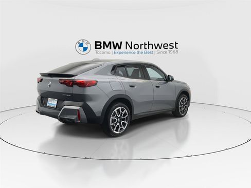 Used 2025 BMW X2 xDrive28i w/ Technology Package image 3