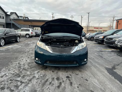 Used 2012 Toyota Sienna XLE image 13