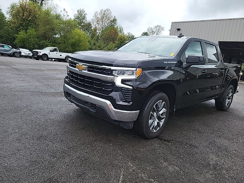 Used 2025 Chevrolet Silverado 1500 LT AWD/4WD image 5