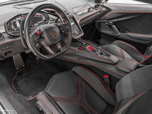 Used 2024 Lamborghini Revuelto Base image 5