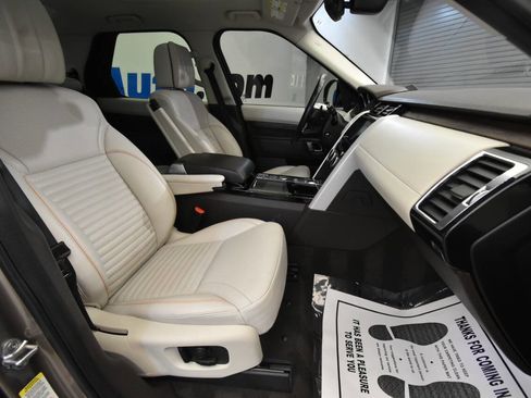 Used 2017 Land Rover Discovery HSE Luxury image 17