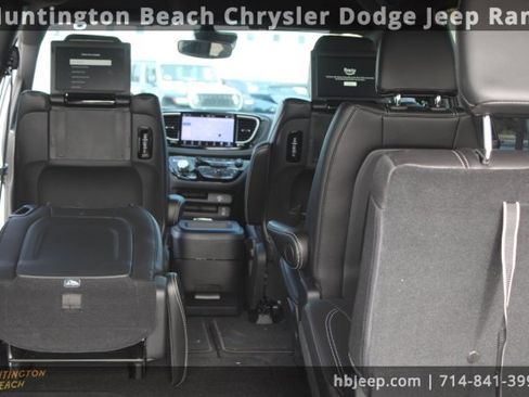 Used 2026 Chrysler Pacifica Select image 49