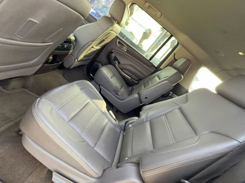 Used 2016 GMC Yukon XL Denali image 30