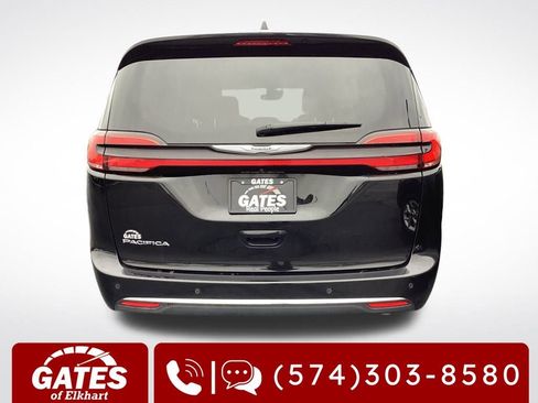 Used 2024 Chrysler Pacifica Touring-L image 9
