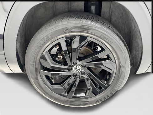 Used 2023 Volkswagen Atlas SE w/ Black Wheel Package FWD image 11