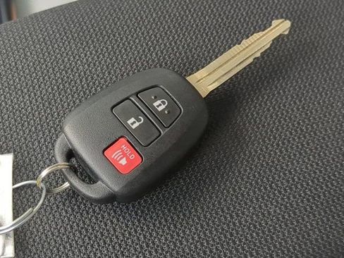 Used 2026 Toyota Corolla Cross L image 27