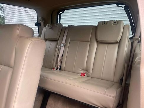 Used 2012 Ford Expedition XLT image 21