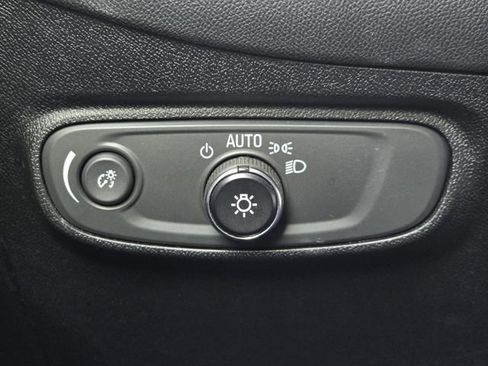 Used 2019 Chevrolet Equinox LS FWD image 30