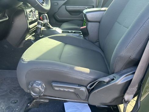 Used 2023 Jeep Gladiator Willys image 22