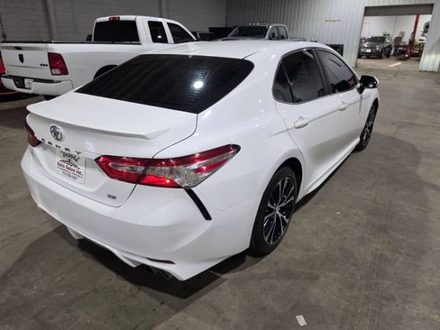 Used 2020 Toyota Camry SE FWD image 11