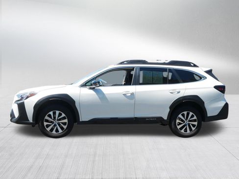 Used 2025 Subaru Outback Premium AWD/4WD image 4