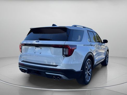 Certified 2025 Ford Explorer Platinum w/ Ultimate Package image 3