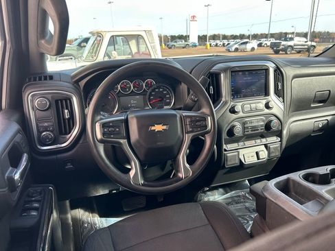 Used 2020 Chevrolet Silverado 1500 LT image 2
