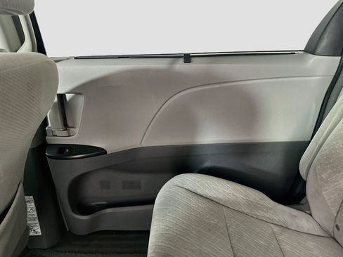 Used 2017 Toyota Sienna LE FWD image 24