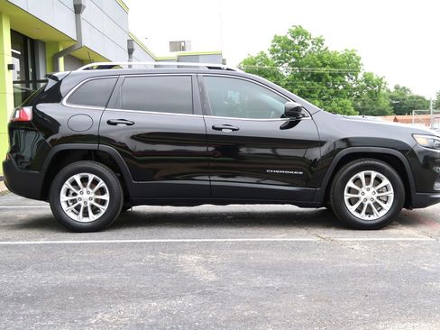 Used 2019 Jeep Cherokee Latitude w/ Popular Appearance Group image 8