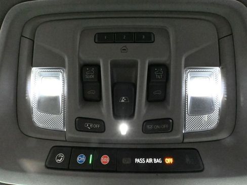 Used 2023 GMC Sierra 2500 Denali w/ Denali Ultimate Package AWD/4WD image 39