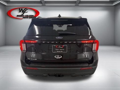 New 2026 Ford Explorer Active RWD image 7