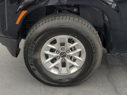 Used 2024 Nissan Frontier SV image 13