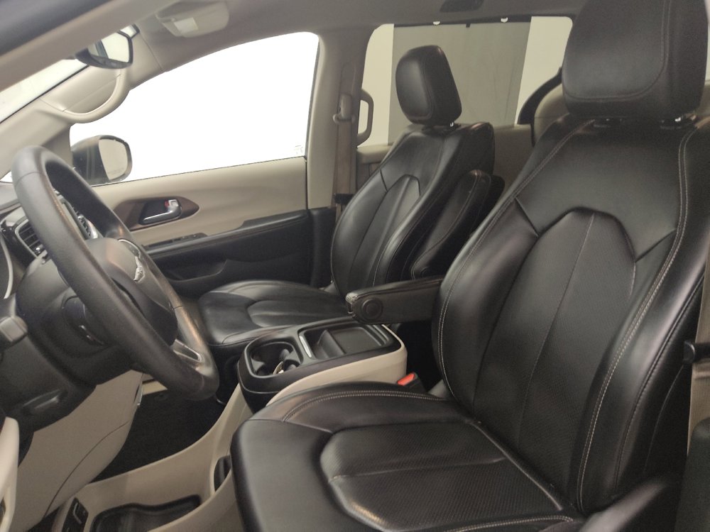 Used 2020 Chrysler Voyager Lxi FWD image 17