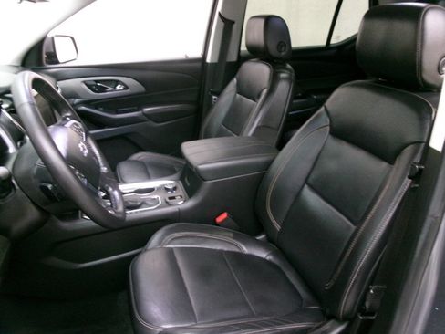 Used 2021 Chevrolet Traverse RS AWD/4WD image 17