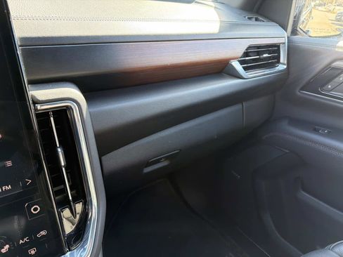 Used 2025 GMC Yukon Denali image 15