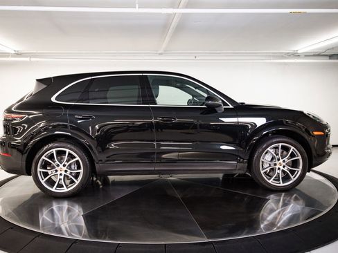 Certified 2023 Porsche Cayenne AWD/4WD image 9