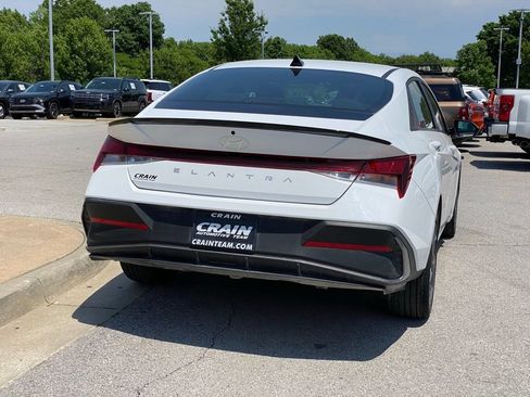 Used 2025 Hyundai Elantra Sport FWD image 8