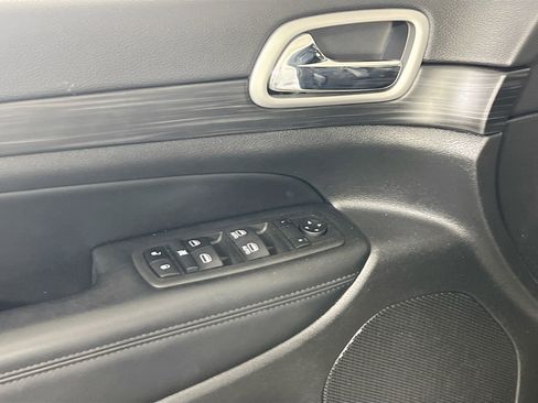 Used 2022 Jeep Grand Cherokee Laredo X image 17