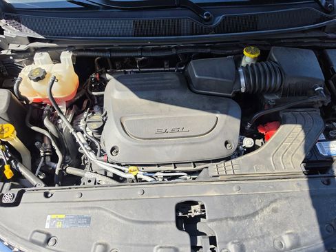 Used 2020 Chrysler Pacifica Touring w/ Advanced Safetytec Group FWD image 9