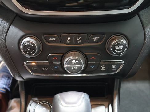 Used 2020 Jeep Cherokee Limited w/ Technology Group AWD/4WD image 36