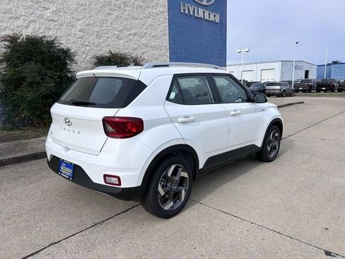 New 2026 Hyundai Venue SEL FWD image 3