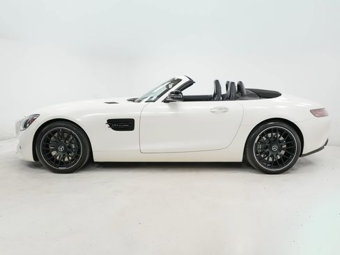 Used 2018 Mercedes-Benz AMG GT Roadster image 2