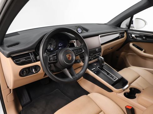 Certified 2024 Porsche Macan S AWD/4WD image 41
