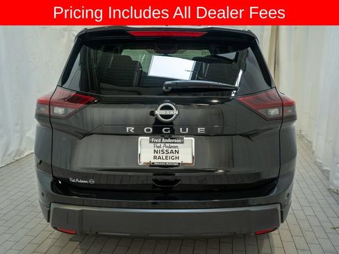 Certified 2026 Nissan Rogue SV FWD image 4